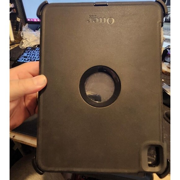 OtterBox Defender Case for iPad 9.7” – Air 1/2, Pro, 5th/6th Gen – Black - Picture 13 of 16